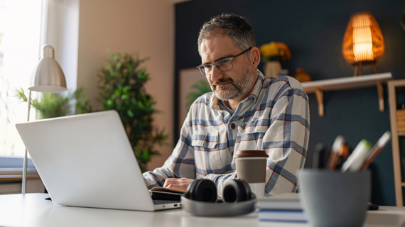 CalPERS member using his laptop computer