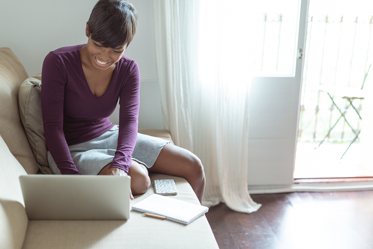 CalPERS member using her laptop computer